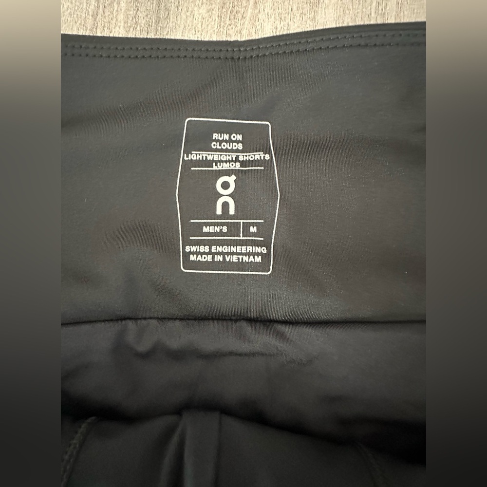 On Running Men's Lightweight Shorts Lumos - Picture 3 of 7